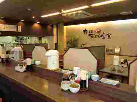 だるまの店内