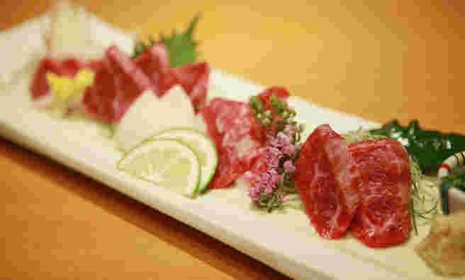 菅乃屋馬刺し