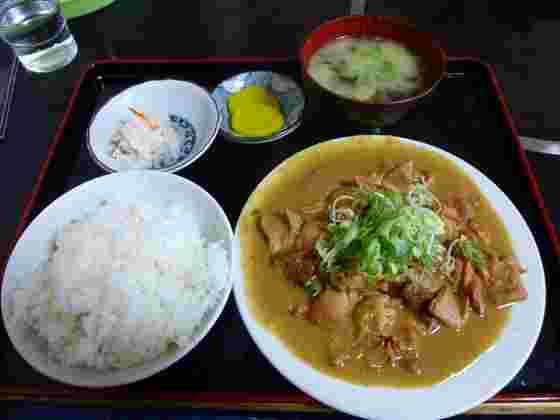 かつ美食堂のホルモン煮込み
