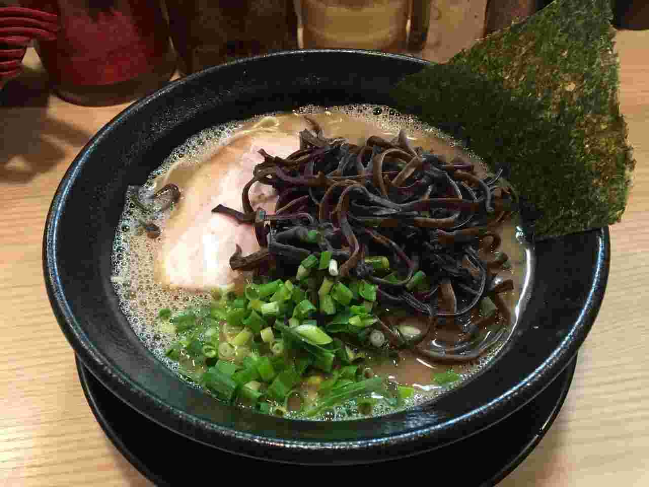 博多豚骨ラーメン