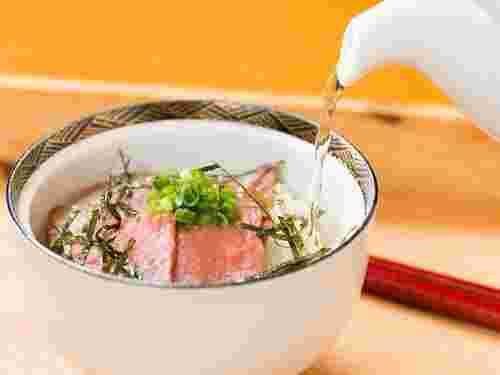 博多和牛を使用したローストビーフ茶漬け
