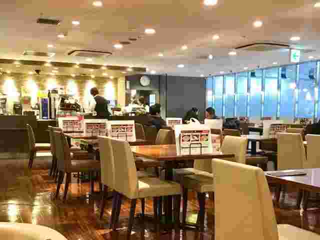 カフェエスタシオン博多店内