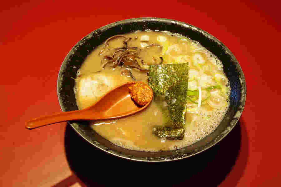「火の国文龍総本店」ラーメン