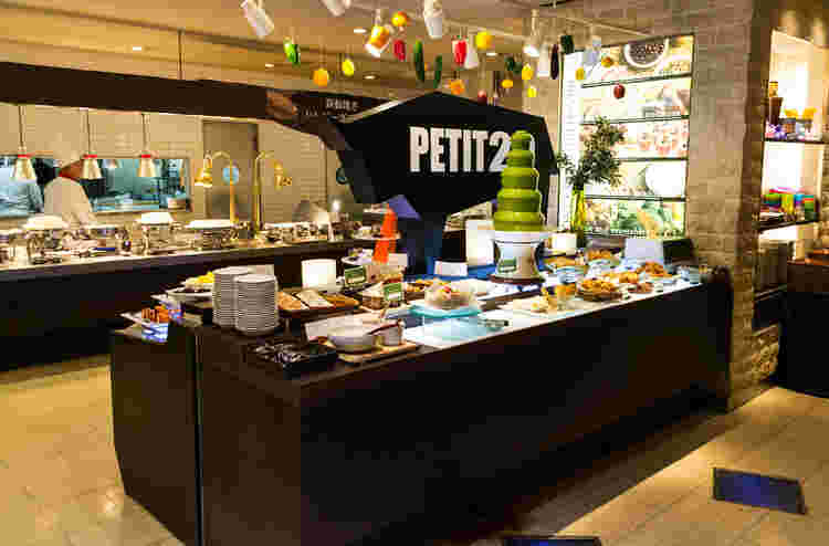 ブラッセリープチサンクの店内