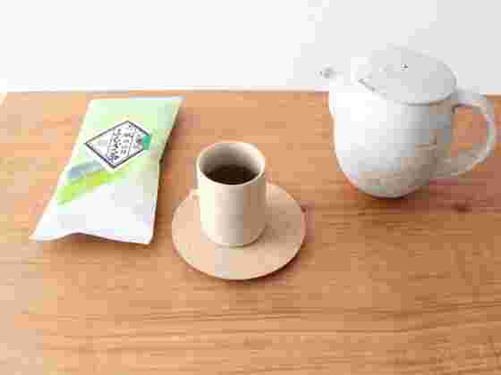 急須で入れたよもぎ茶