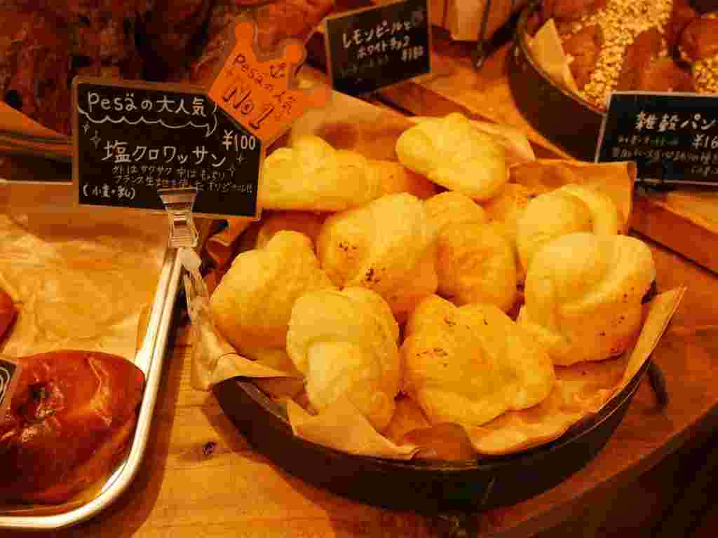 お店の人気メニュー「塩クロワッサン」の画像