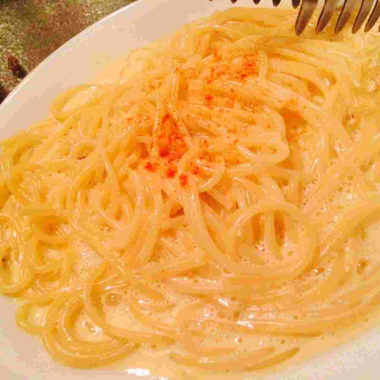 bistroひつじやの人気パスタ料理・カルボナーラ