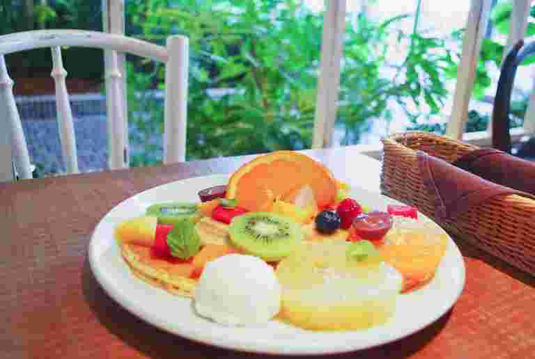 フルーツパンケーキ