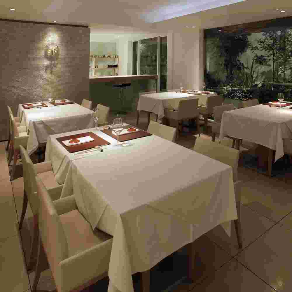 京料理いちす自由ケ丘の店内