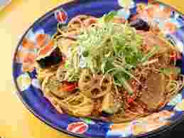 先斗入ル のパスタ・合鴨と賀茂なすと蓮根のもろみ醤油香味野菜添え