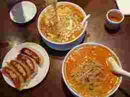 秦興楼のラーメン・餃子