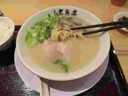ランチのとんこつラーメン