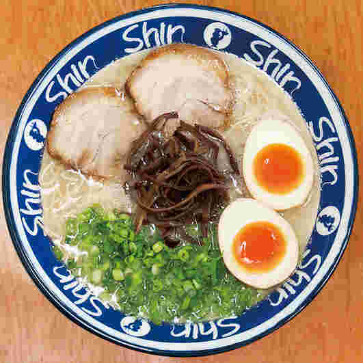 「ShinShin博多テイスト店」ラーメン