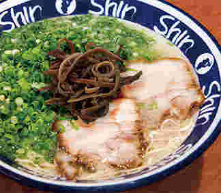 「ShinShin博多テイスト店」ラーメン
