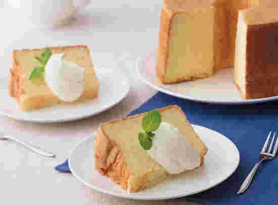 お皿の上に並べられたシフォンケーキ