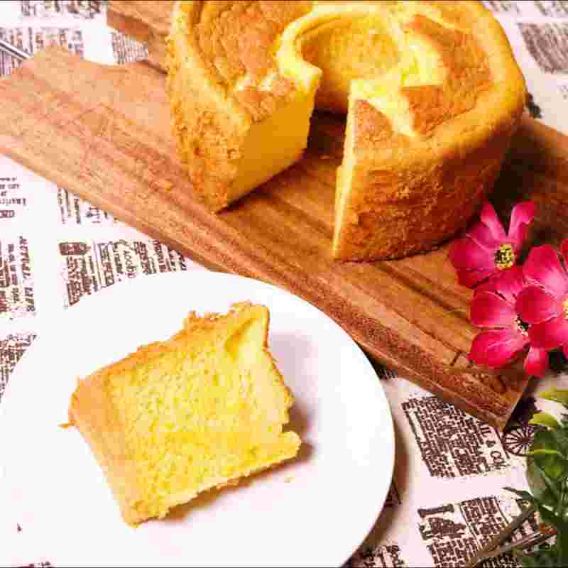 かぼちゃのシフォンケーキをカットしたもの