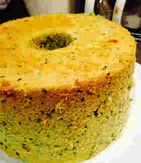 野菜が入ったシフォンケーキ