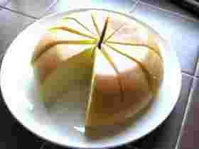 きれいにカットされたシフォンケーキ