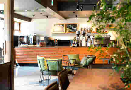 Neighborhood and Coffee中山手通2丁目店の店内