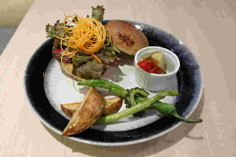 「ニューディッシュ・デリ&カフェ」ランチ