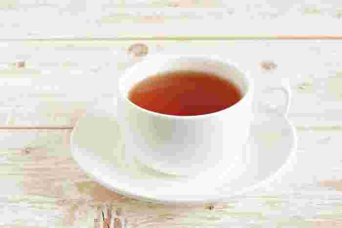 ティーカップに入った紅茶