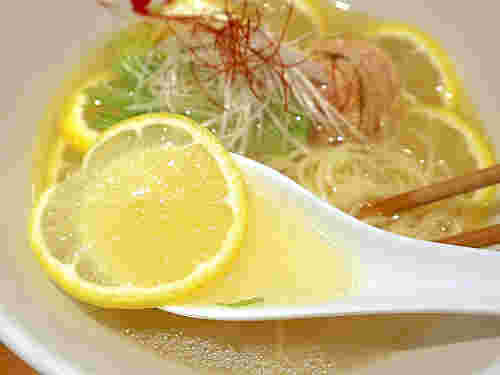 麺や 貴月 井尻店の鶏塩レモンラーメン