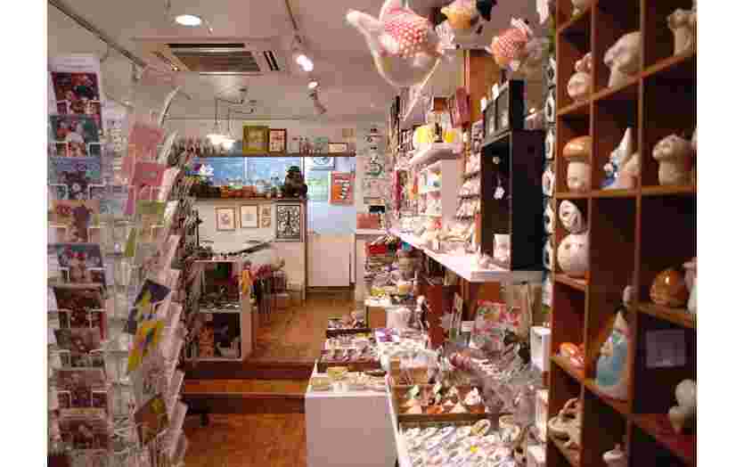 雑貨店アートハウスの店内画像