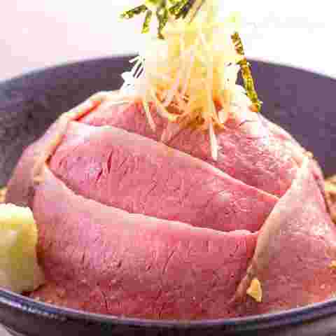 ベンジャミン　ローストビーフ丼