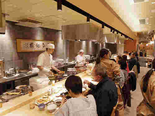 東向き商店街店の店内