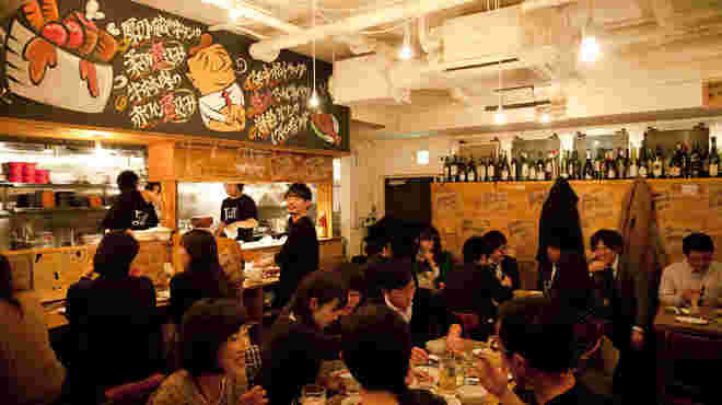 大衆ビストロ煮ジルの店内
