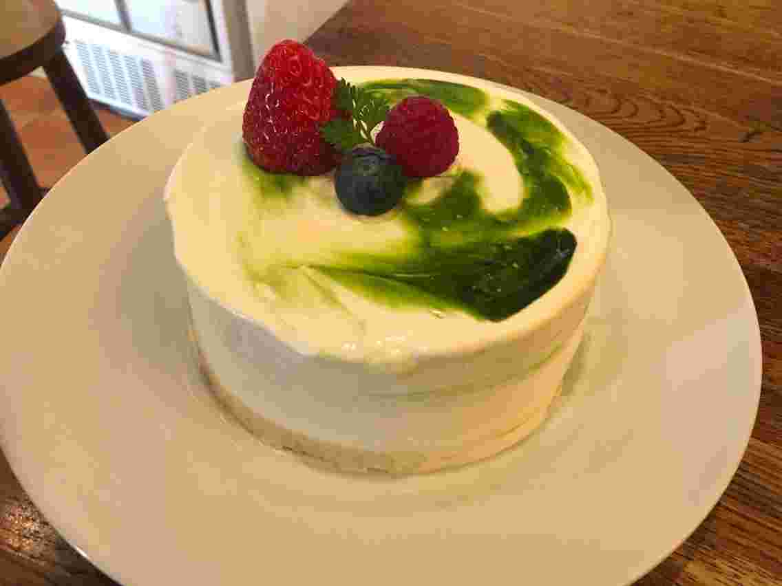 抹茶とホワイトチョコレートケーキ