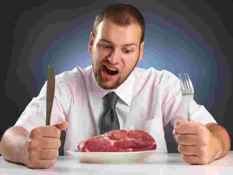 肉を食べる人