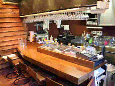 ジビエバル Umagoyaの店内