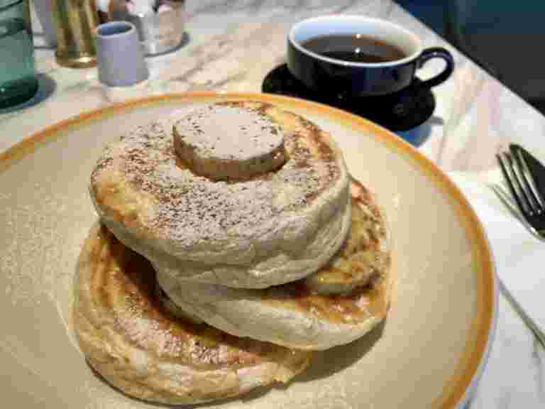 リコッタチーズパンケーキとコーヒー