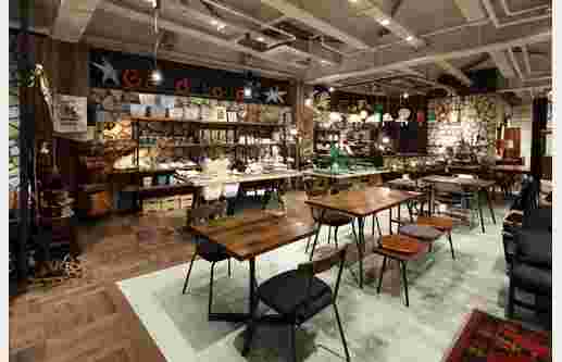 ACME Furniture店内