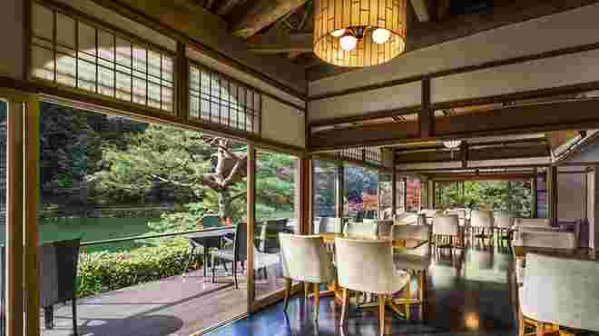 茶寮八翠の店内
