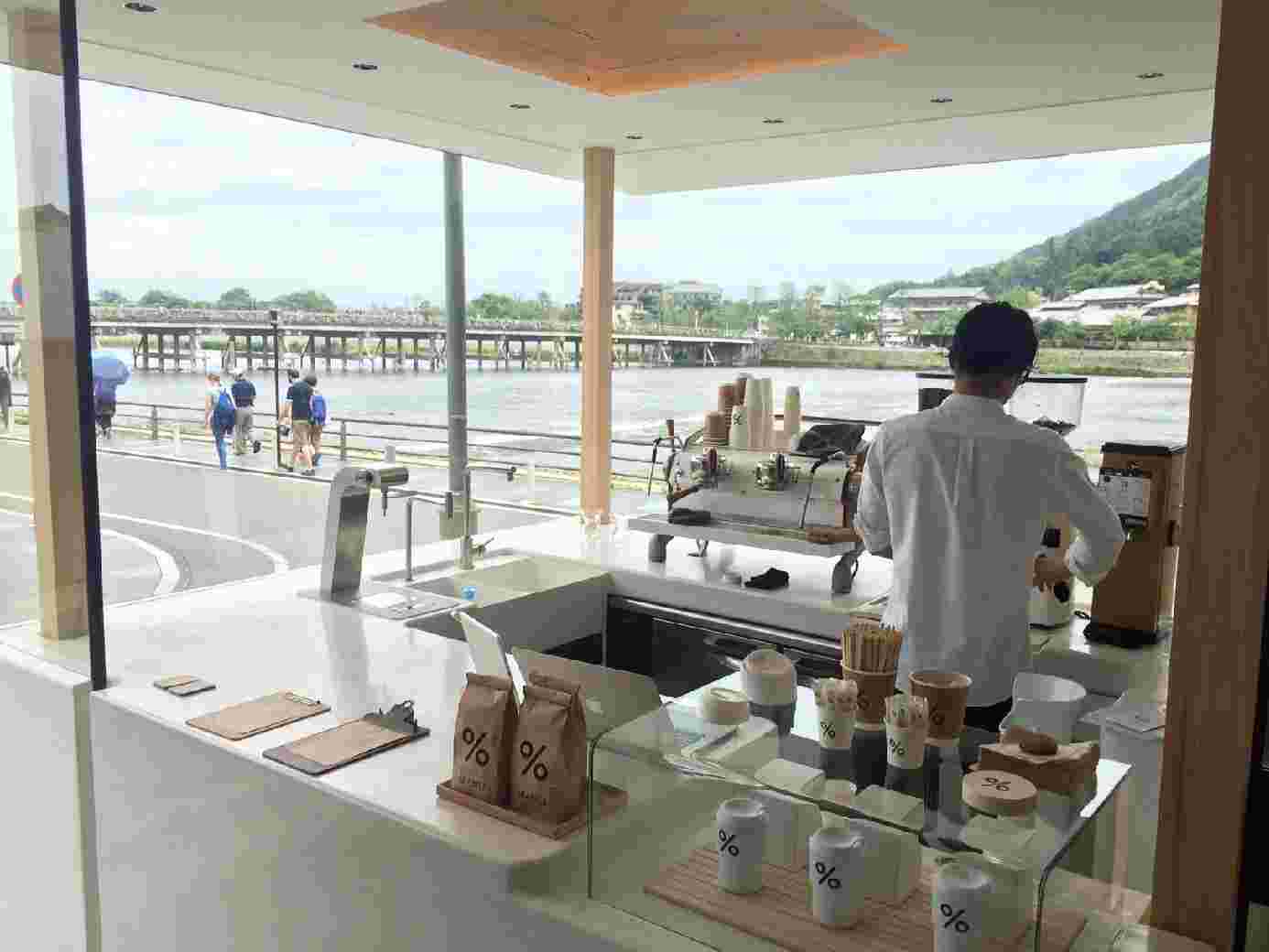 アラビカ京都の店内