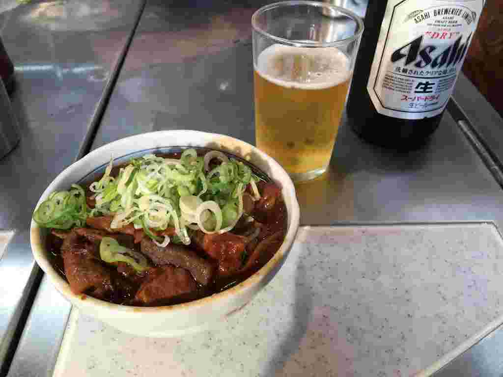 ビールとホルモン煮