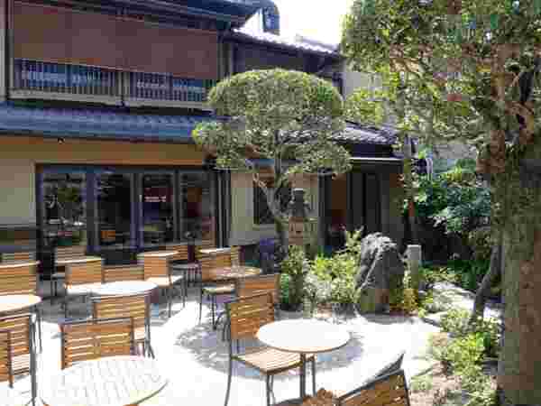抹茶館 京都産寧坂店のテラス席