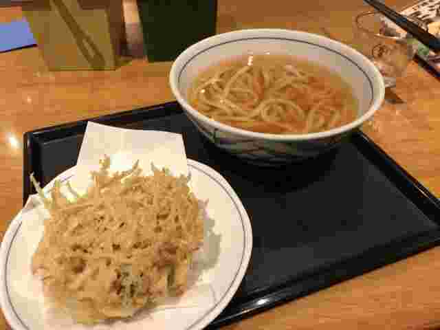 かけうどんとごぼ天