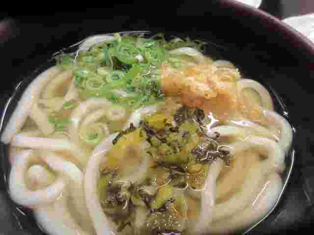 かけうどんに高菜をトッピング