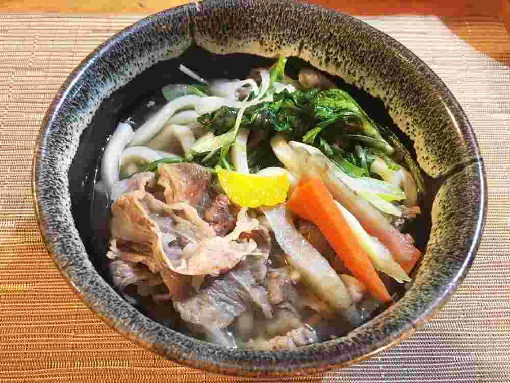 ごぼうが入った肉うどん