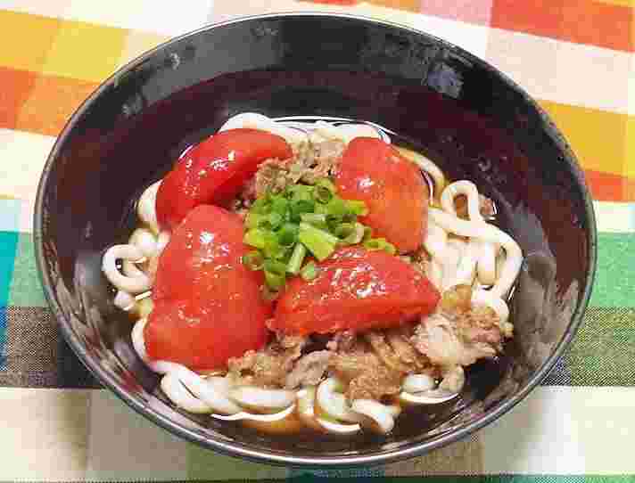 トマト入り肉うどん