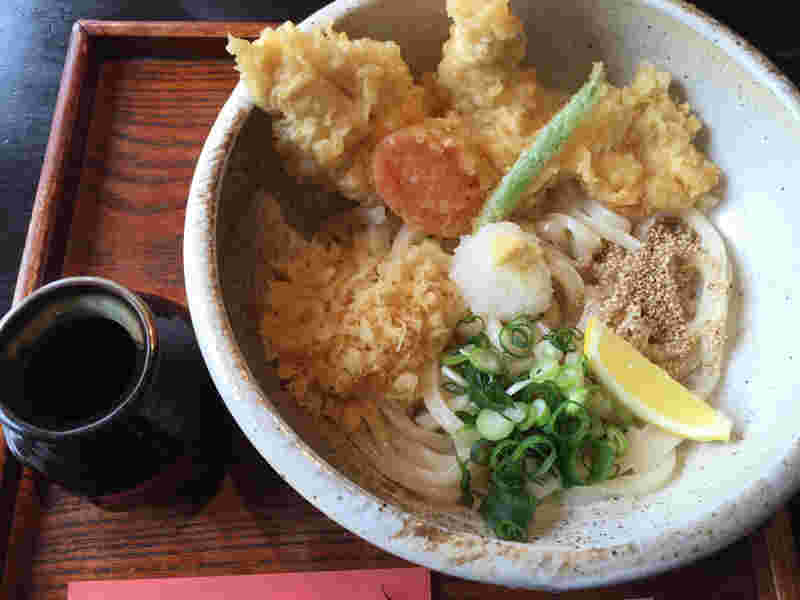 衣笠ぜんの冷やしとり天ぶっかけうどん