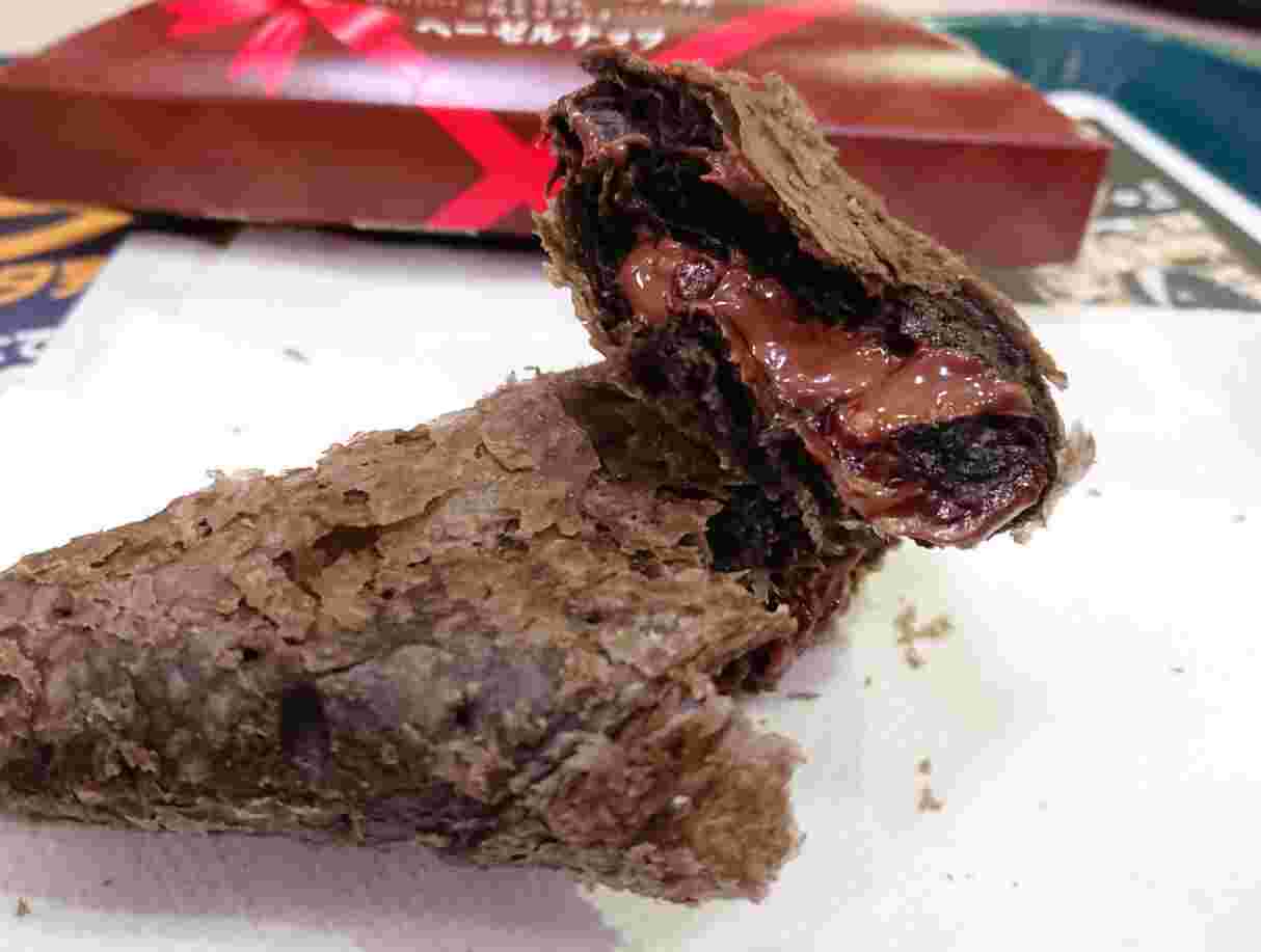 三角チョコパイヘーゼルナッツの断面