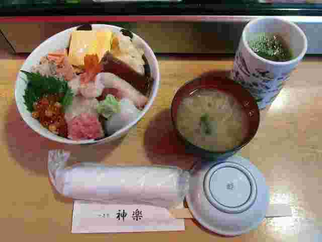 つきぢ神楽寿司でいただける海鮮丼