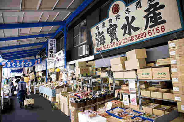 築地場外市場の様子