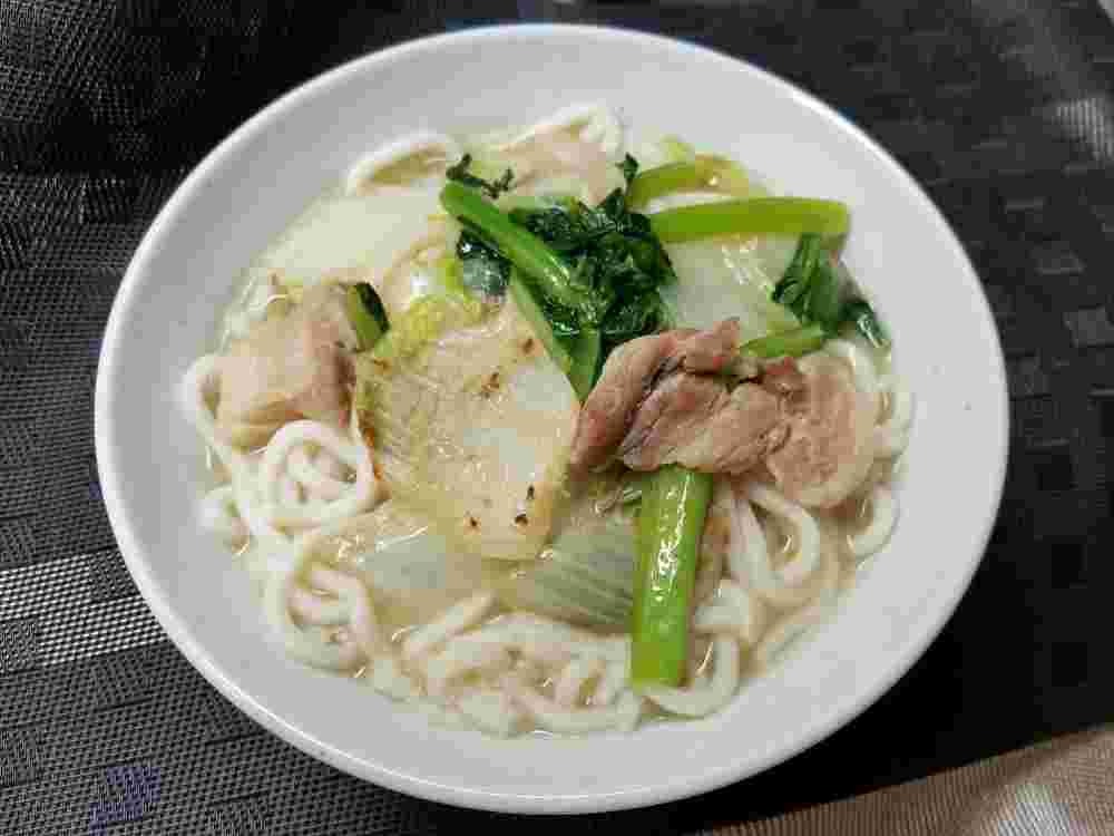 具だくさんの肉うどん