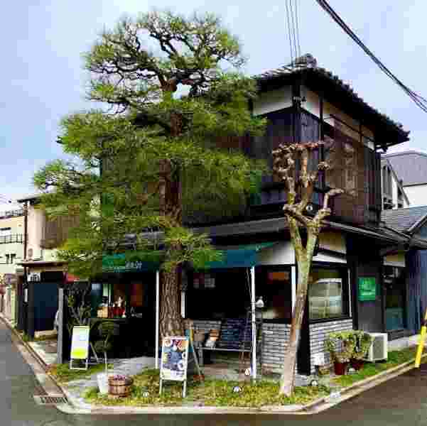 cafe&kitchen 松吉の外観