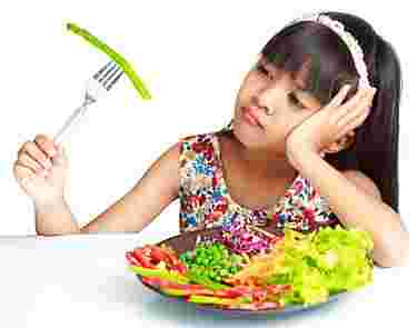 野菜嫌いな子供の画像